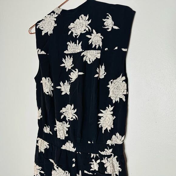 VINCE Chrysanthemum Black & White Print Floral 100% Silk Jumpsuit Size Large - Picture 6 of 12